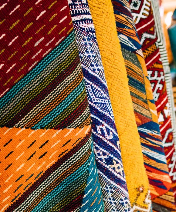 1/2 Profitez de l'authenticité avec notre collection de tapis berbères et marocains