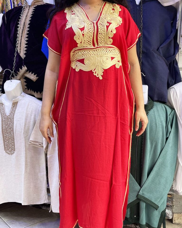 Gandoura femme Maroc : un vêtement traditionnel au cœur de la culture marocaine